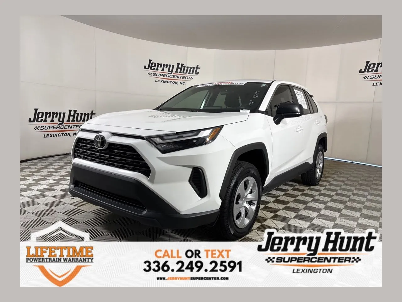 2024 Toyota RAV4 LE's photo