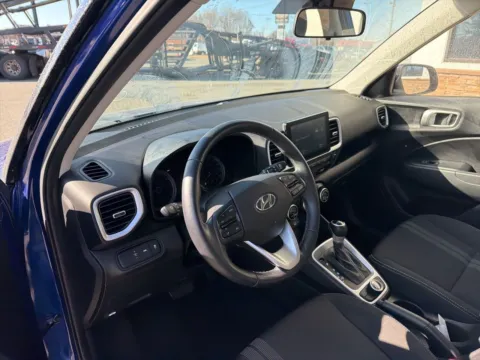 More photos of 2022 Hyundai Venue SEL at Jerry Hunt Supercenter - Lexington, NC
