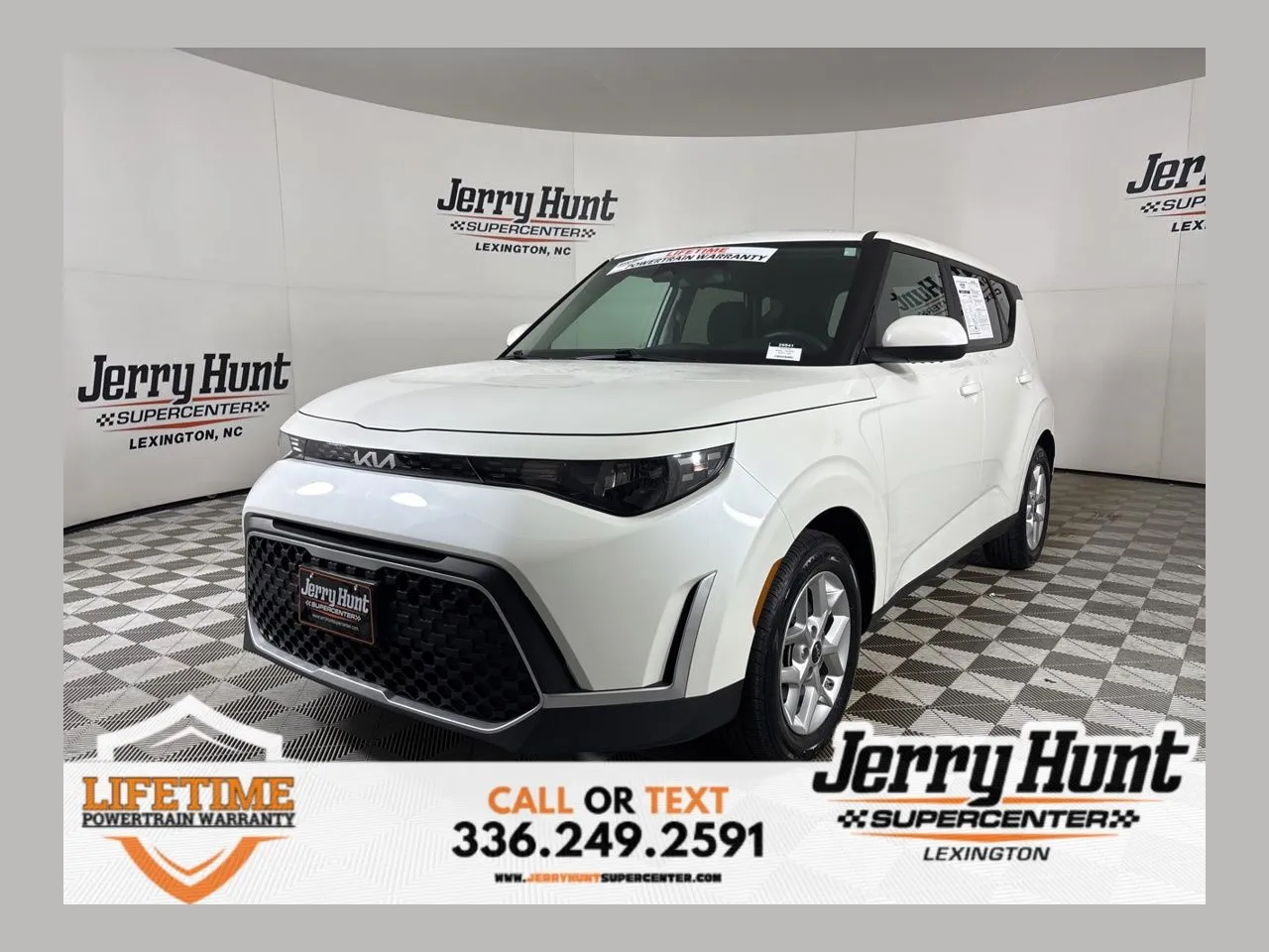 2024 Kia Soul LX's photo