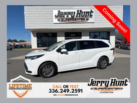 White 2024 Toyota Sienna LE for sale in Lexington, NC