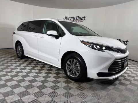 More photos of 2024 Toyota Sienna LE at Jerry Hunt Supercenter - Lexington, NC