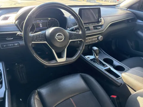 More photos of 2022 Nissan Altima 2.0 SR at Jerry Hunt Supercenter - Lexington, NC