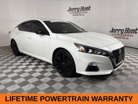 More photos of 2022 Nissan Altima 2.0 SR at Jerry Hunt Supercenter - Lexington, NC