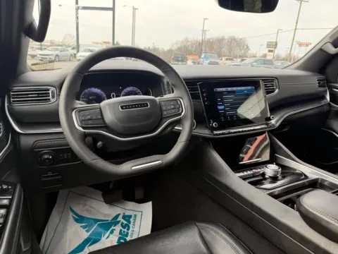 More photos of 2022 Jeep Wagoneer Series I at Jerry Hunt Supercenter - Lexington, NC