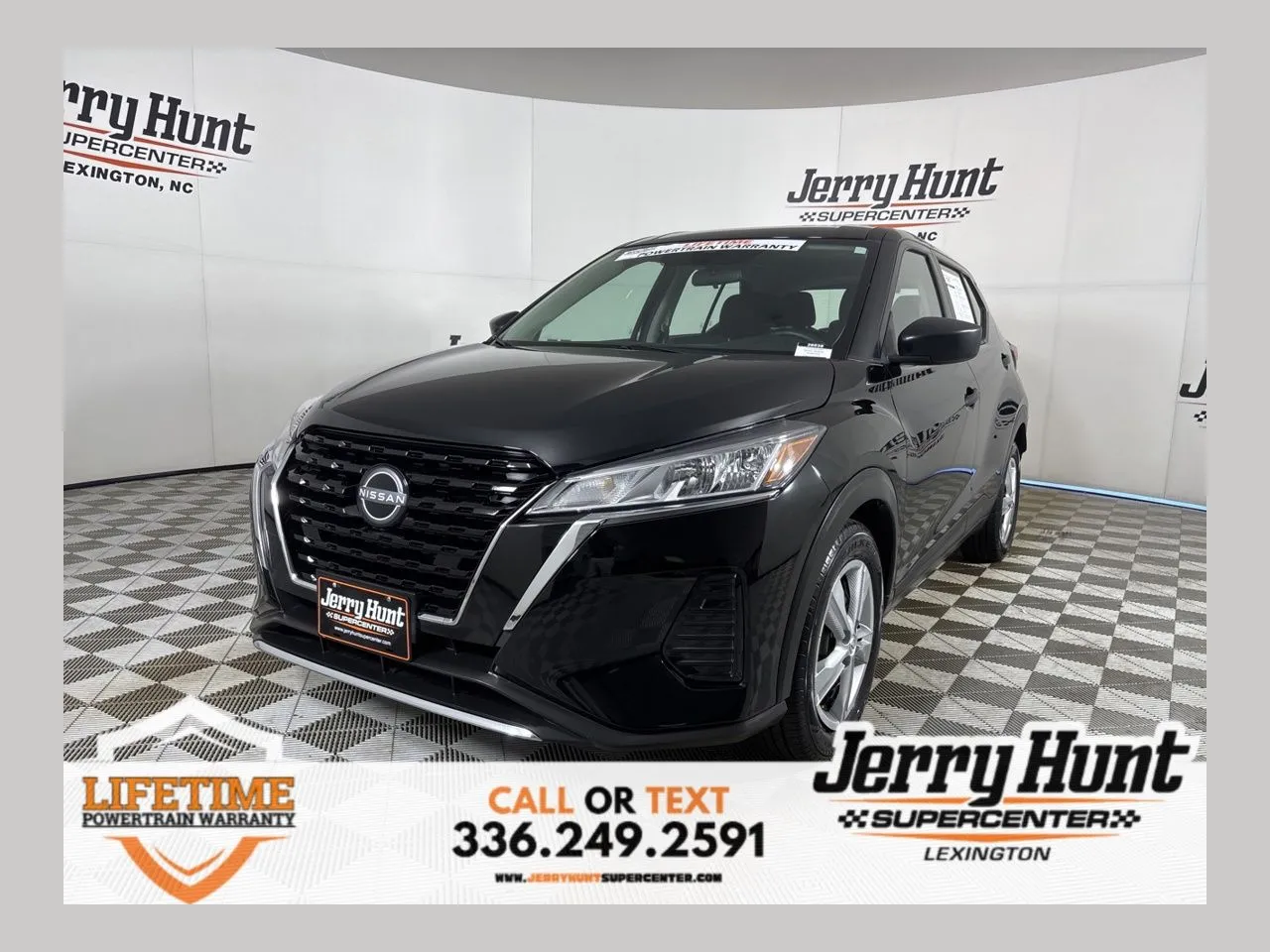 2023 Nissan Kicks S's photo