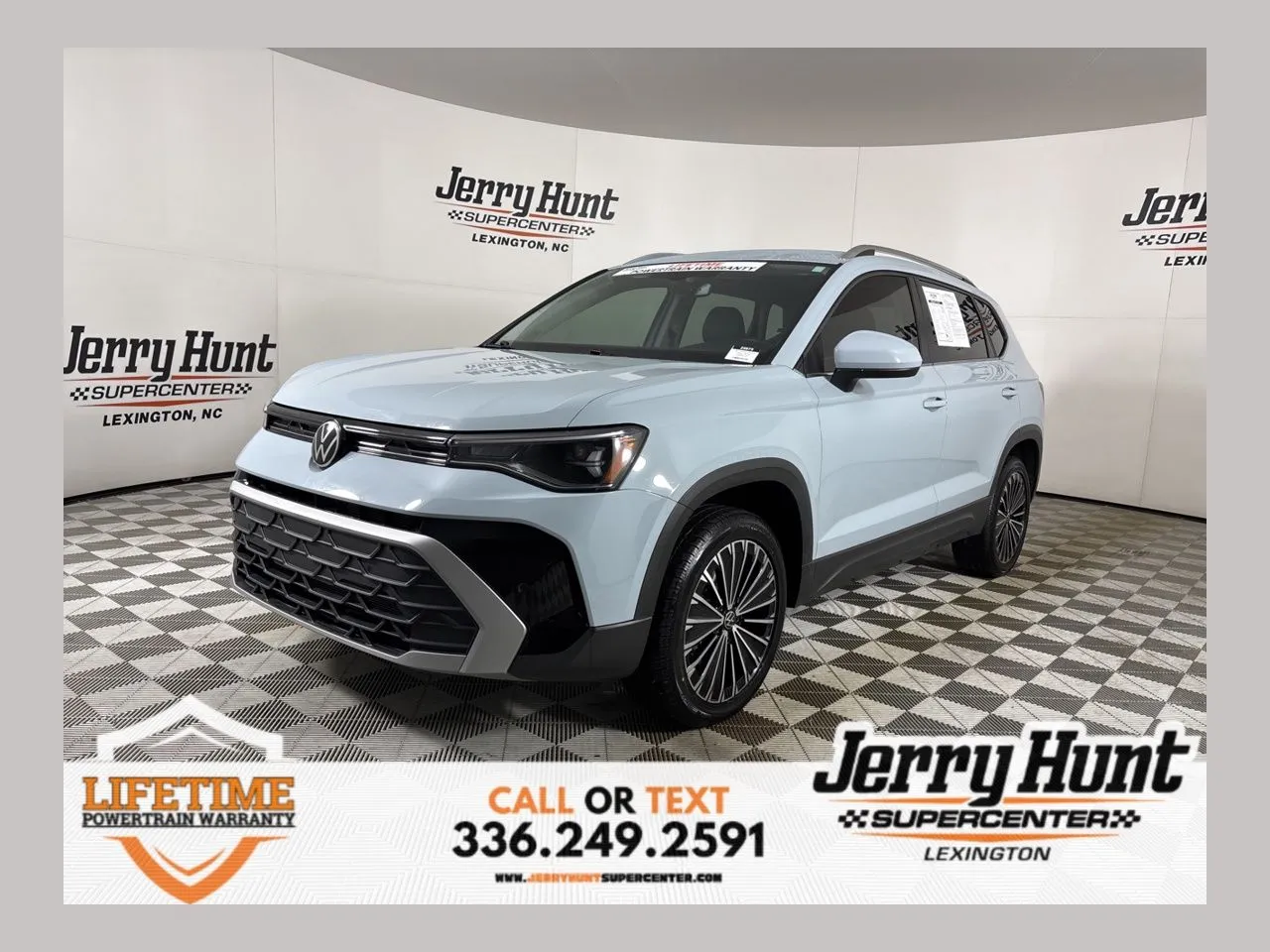 2025 Volkswagen Taos SE's photo