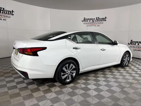 More photos of 2022 Nissan Altima 2.5 S at Jerry Hunt Supercenter - Lexington, NC