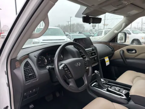 More photos of 2024 INFINITI QX80 Premium Select at Jerry Hunt Supercenter - Lexington, NC