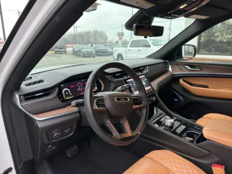 More photos of 2022 Jeep Grand Cherokee Summit at Jerry Hunt Supercenter - Lexington, NC