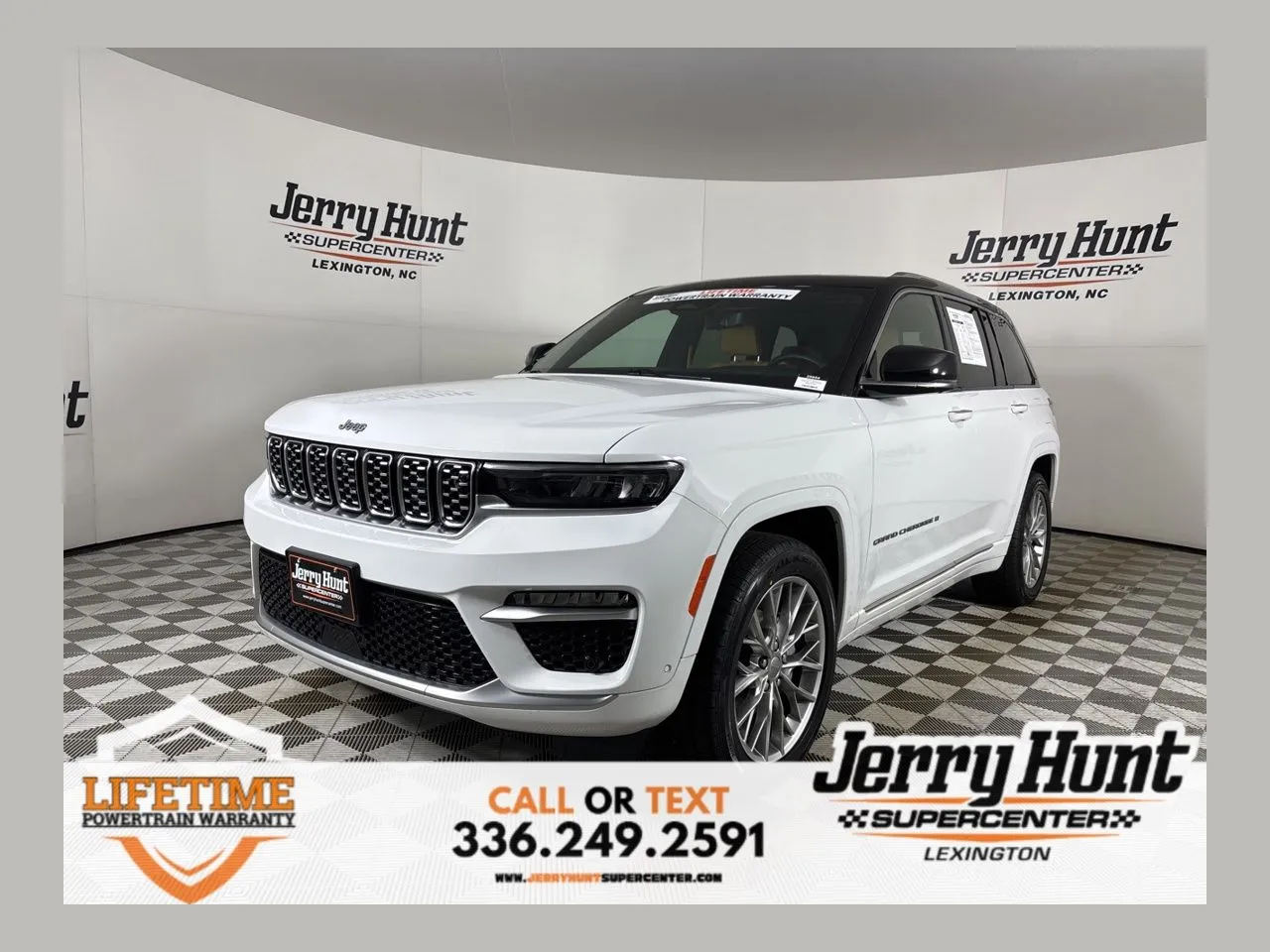 2022 Jeep Grand Cherokee Summit's photo