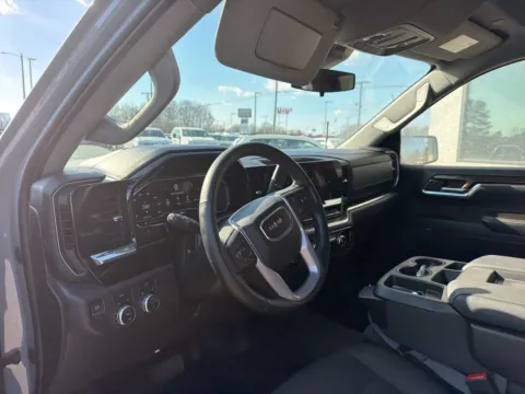 More photos of 2024 GMC Sierra 1500 Elevation at Jerry Hunt Supercenter - Lexington, NC