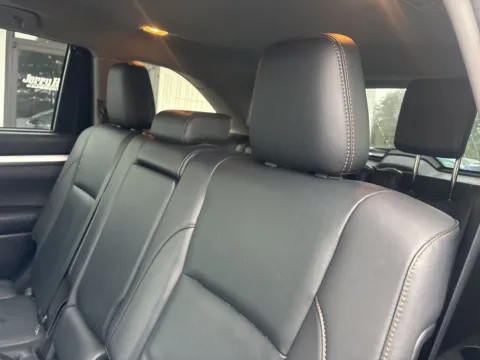 More photos of 2019 Toyota Highlander XLE at Jerry Hunt Supercenter - Lexington, NC