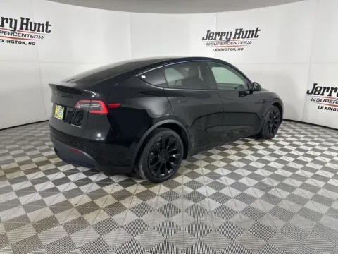 More photos of 2021 Tesla Model Y Long Range at Jerry Hunt Supercenter - Lexington, NC