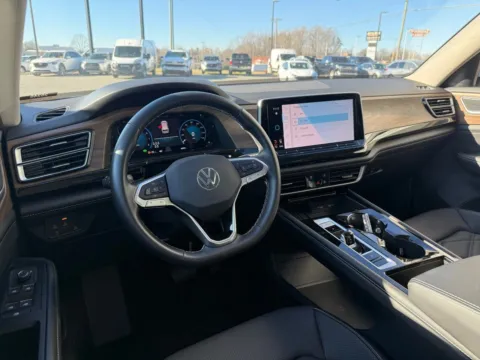 More photos of 2025 Volkswagen Atlas 2.0T SE w/Technology at Jerry Hunt Supercenter - Lexington, NC