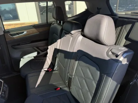 More photos of 2025 Volkswagen Atlas 2.0T SE w/Technology at Jerry Hunt Supercenter - Lexington, NC