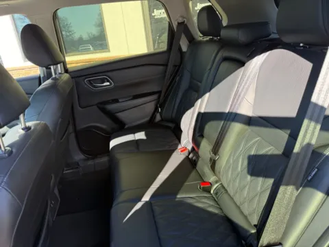 More photos of 2025 Nissan Rogue Platinum at Jerry Hunt Supercenter - Lexington, NC