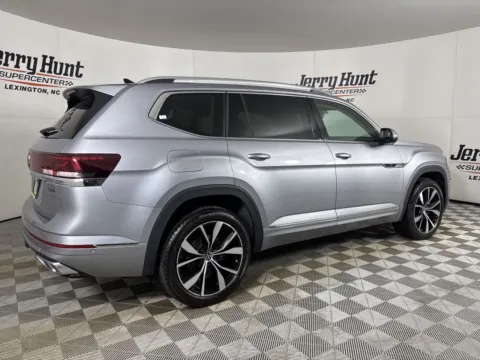 More photos of 2024 Volkswagen Atlas 2.0T SEL Premium R-Line at Jerry Hunt Supercenter - Lexington, NC