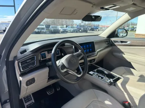 More photos of 2024 Volkswagen Atlas 2.0T SEL Premium R-Line at Jerry Hunt Supercenter - Lexington, NC