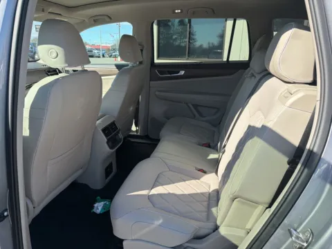 More photos of 2024 Volkswagen Atlas 2.0T SEL Premium R-Line at Jerry Hunt Supercenter - Lexington, NC