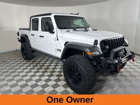 More photos of 2020 Jeep Gladiator Sport at Jerry Hunt Supercenter - Lexington, NC