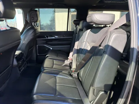 More photos of 2022 Jeep Wagoneer Series II at Jerry Hunt Supercenter - Lexington, NC
