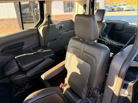 More photos of 2022 Ford Transit Connect XL at Jerry Hunt Supercenter - Lexington, NC