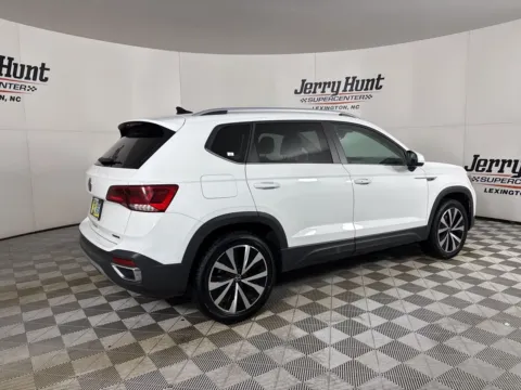 More photos of 2023 Volkswagen Taos 1.5T SE at Jerry Hunt Supercenter - Lexington, NC