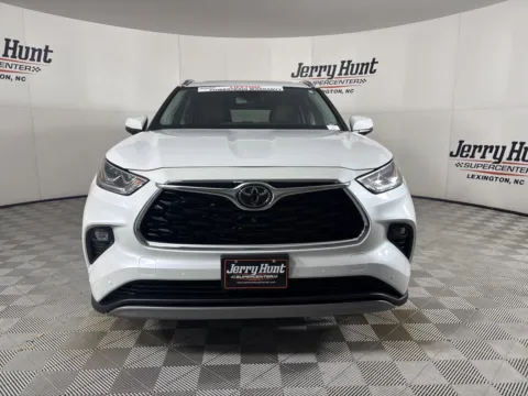 Another view of 2025 Toyota Highlander Hybrid XLE for sale in Lexington, NC at Jerry Hunt Supercenter - Lexington