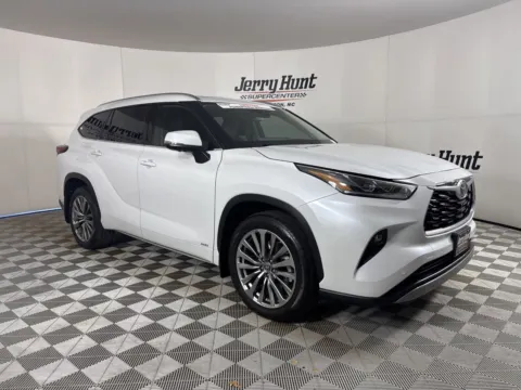 More photos of 2025 Toyota Highlander Hybrid XLE at Jerry Hunt Supercenter - Lexington, NC