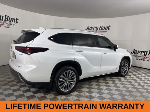 More photos of 2025 Toyota Highlander Hybrid XLE at Jerry Hunt Supercenter - Lexington, NC