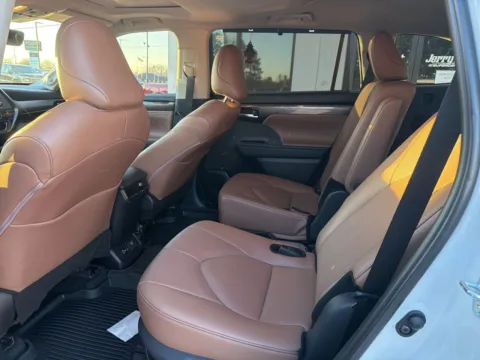 More photos of 2025 Toyota Highlander Hybrid Limited 25th Edition at Jerry Hunt Supercenter - Lexington, NC