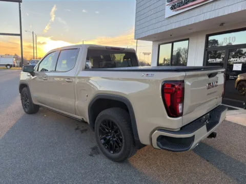 More photos of 2023 GMC Sierra 1500 Elevation at Jerry Hunt Supercenter - Lexington, NC