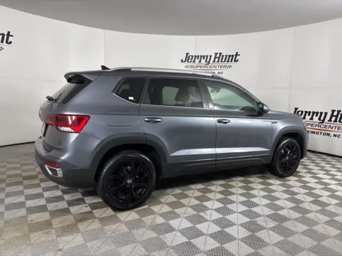 More photos of 2024 Volkswagen Taos 1.5T SE at Jerry Hunt Supercenter - Lexington, NC