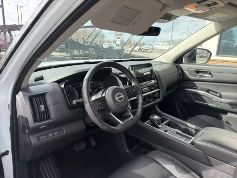 More photos of 2025 Nissan Pathfinder SL at Jerry Hunt Supercenter - Lexington, NC