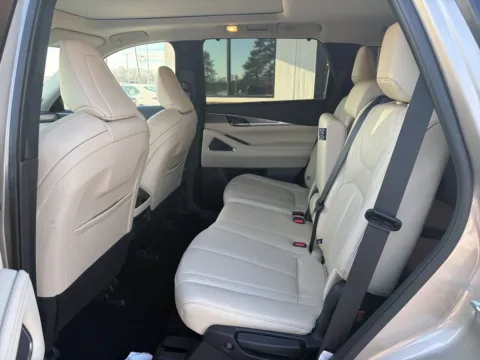 More photos of 2023 INFINITI QX60 LUXE at Jerry Hunt Supercenter - Lexington, NC