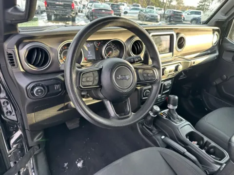 More photos of 2023 Jeep Gladiator Sport at Jerry Hunt Supercenter - Lexington, NC