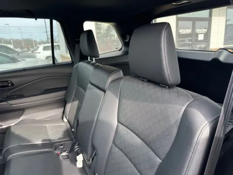 More photos of 2023 Honda Passport Elite at Jerry Hunt Supercenter - Lexington, NC