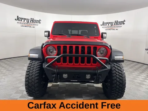 More photos of 2020 Jeep Gladiator Sport at Jerry Hunt Supercenter - Lexington, NC
