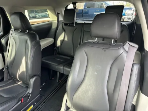 More photos of 2024 Kia Carnival LX at Jerry Hunt Supercenter - Lexington, NC