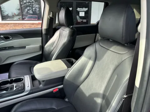 Another view of 2024 Kia Carnival LX for sale in Lexington, NC at Jerry Hunt Supercenter - Lexington