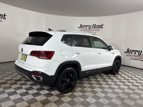 More photos of 2022 Volkswagen Taos 1.5T SE at Jerry Hunt Supercenter - Lexington, NC