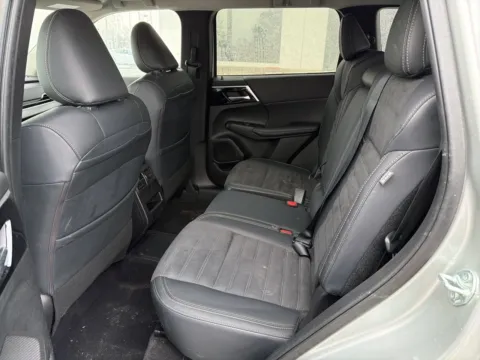 More photos of 2024 Mitsubishi Outlander PHEV SE at Jerry Hunt Supercenter - Lexington, NC