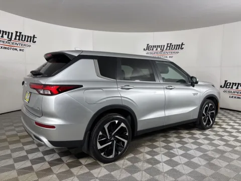 More photos of 2024 Mitsubishi Outlander PHEV SE at Jerry Hunt Supercenter - Lexington, NC