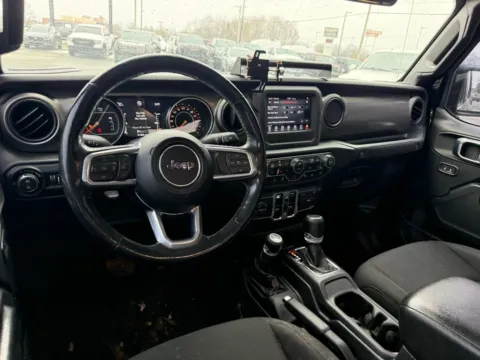 More photos of 2020 Jeep Gladiator Sport at Jerry Hunt Supercenter - Lexington, NC