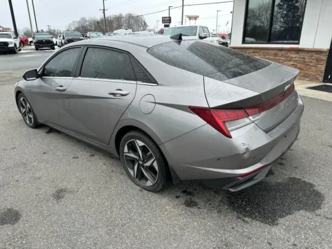 More photos of 2022 Hyundai Elantra Limited at Jerry Hunt Supercenter - Lexington, NC