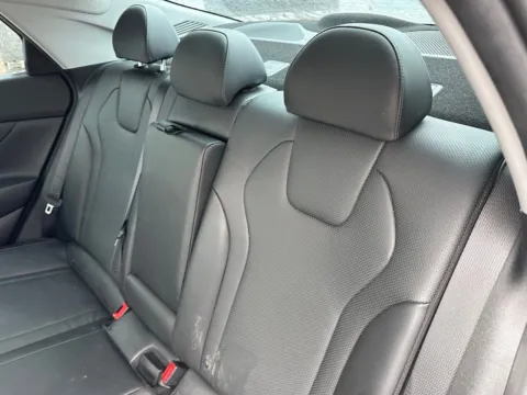 More photos of 2022 Hyundai Elantra Limited at Jerry Hunt Supercenter - Lexington, NC