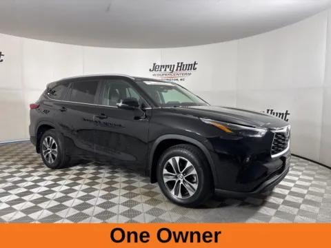 More photos of 2023 Toyota Highlander XLE at Jerry Hunt Supercenter - Lexington, NC
