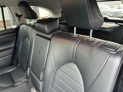 More photos of 2023 Toyota Highlander XLE at Jerry Hunt Supercenter - Lexington, NC