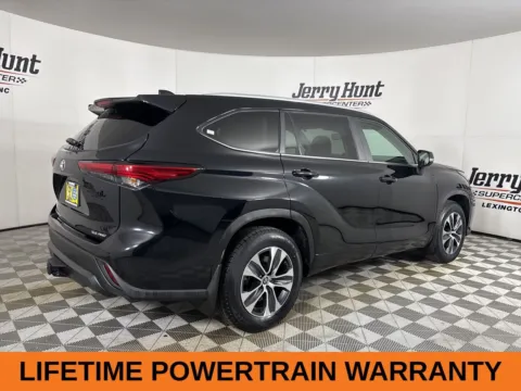 More photos of 2023 Toyota Highlander XLE at Jerry Hunt Supercenter - Lexington, NC