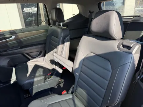 More photos of 2025 Volkswagen Atlas 2.0T SEL at Jerry Hunt Supercenter - Lexington, NC